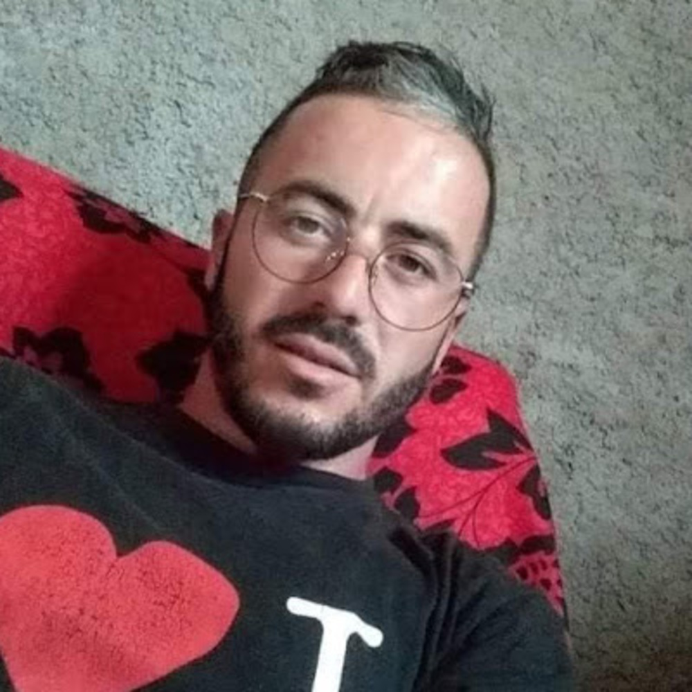 Meet your Posher, Yacine